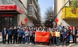 筑起抗击疫情红色屏障，让党旗在防控一线高高飘扬