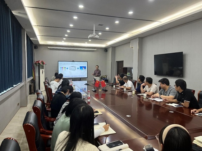 河南省特聘研究员李玉宁教授到化学所有限公司开展工作