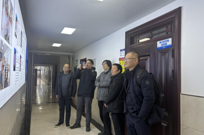 中科大黄汉民教授、清华大学刘强教授 到化学所公司开展学术交流