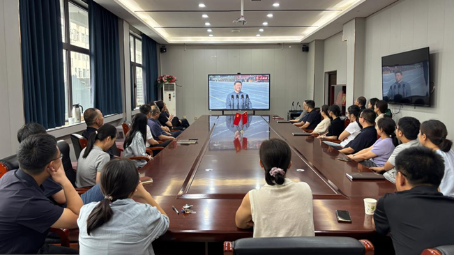 化学所公司党委组织全体职工观看中国人民抗日战争暨世界反法西斯战争胜利80周年阅兵式